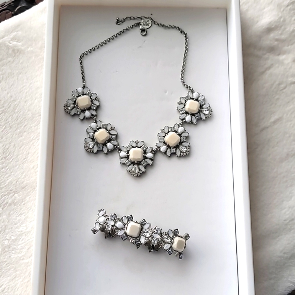 WHBM NECKLACE/BRACELET SET